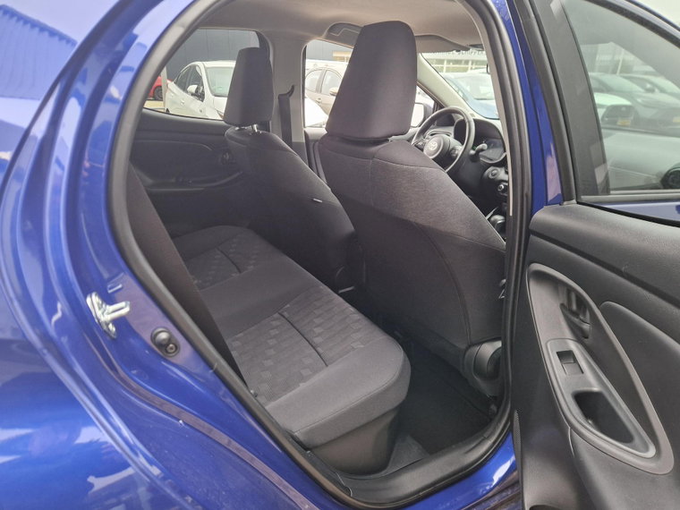 Vehicle Image 9