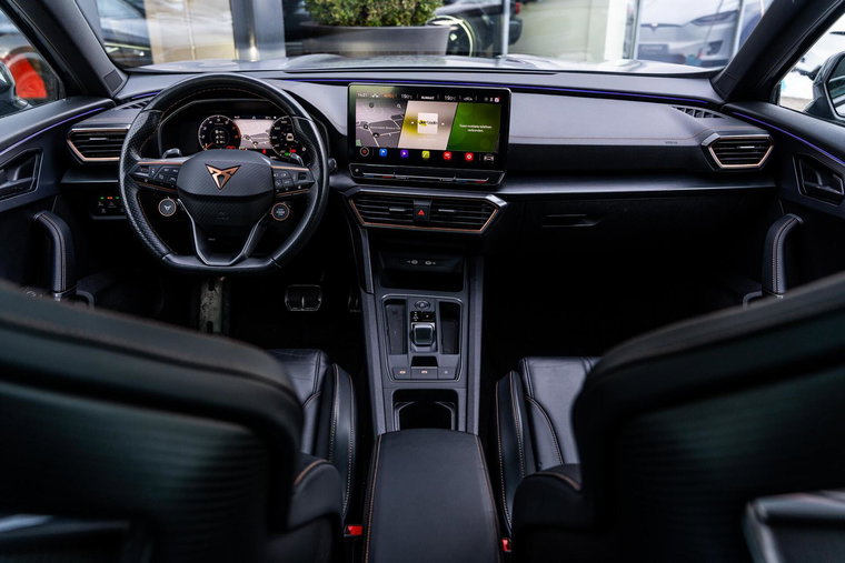 Vehicle Image 9