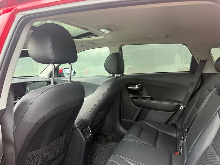 Vehicle Image 25