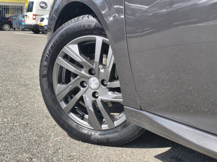 Vehicle Image 16