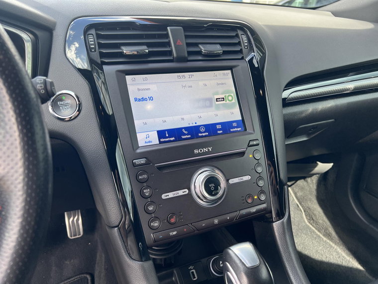 Vehicle Image 25