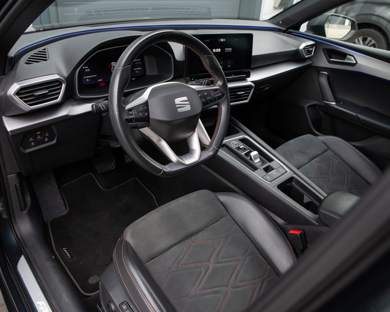 Vehicle Image 32