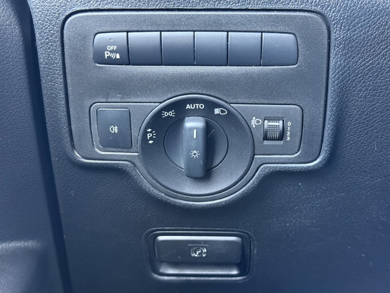 Vehicle Image 29