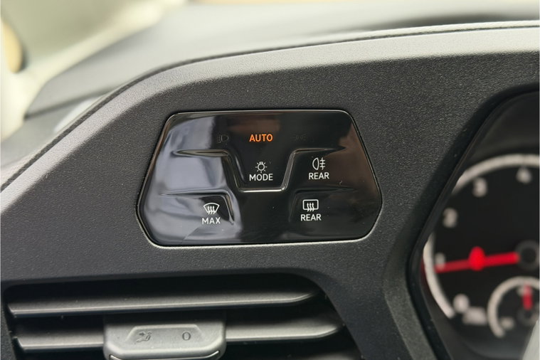 Vehicle Image 32