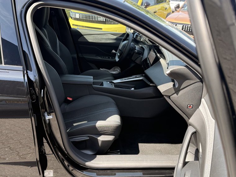 Vehicle Image 38