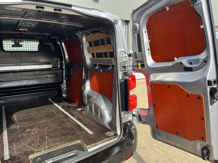 Vehicle Image 17