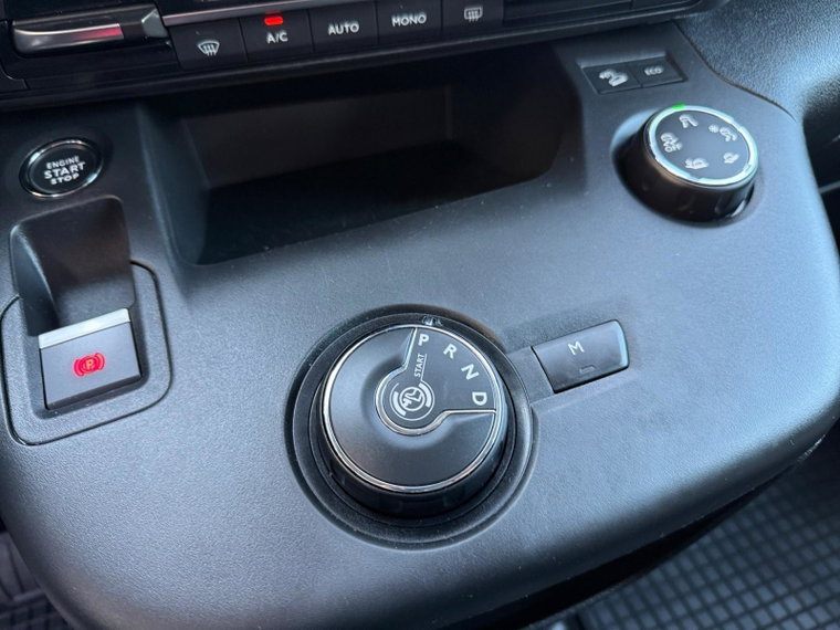 Vehicle Image 27
