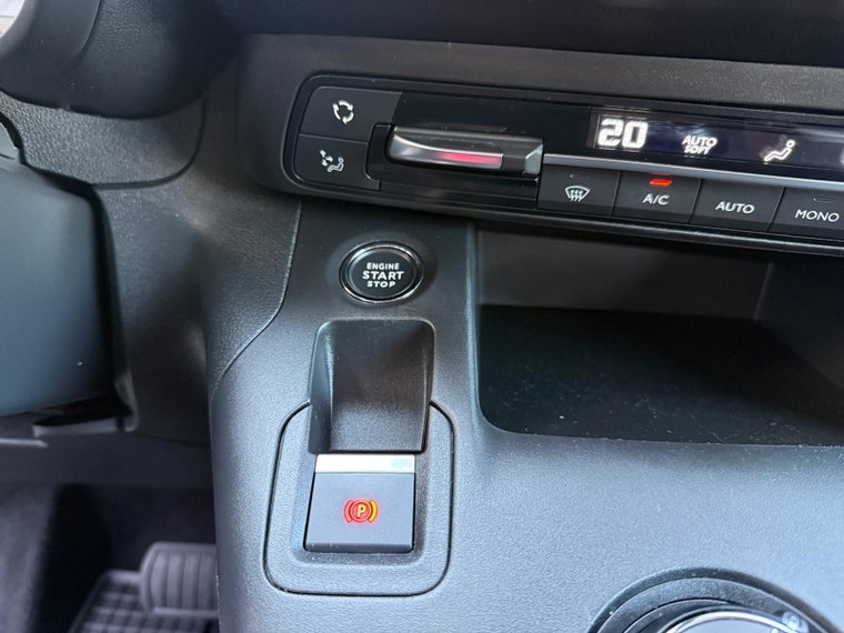 Vehicle Image 28