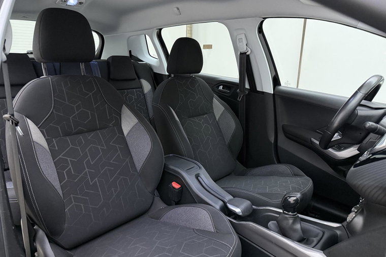 Vehicle Image 15
