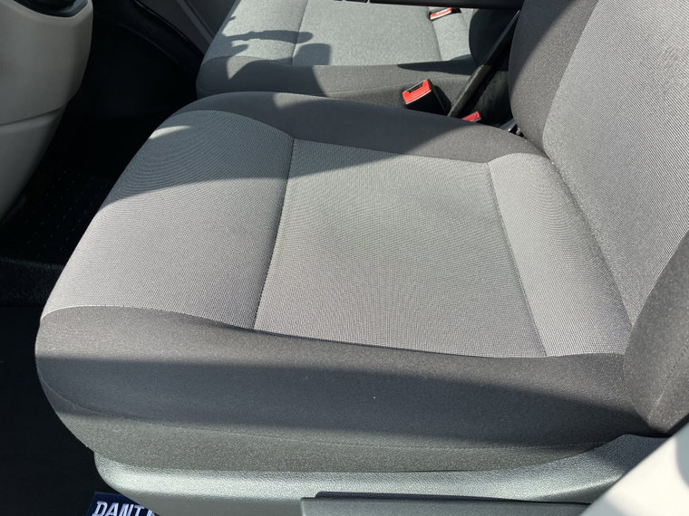 Vehicle Image 29