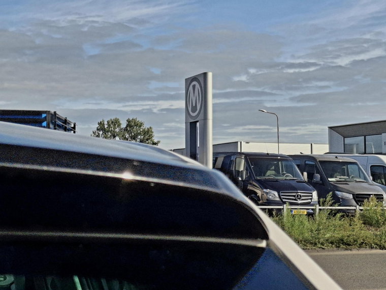Vehicle Image 38