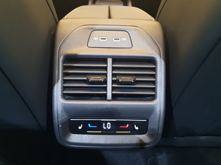 Vehicle Image 26