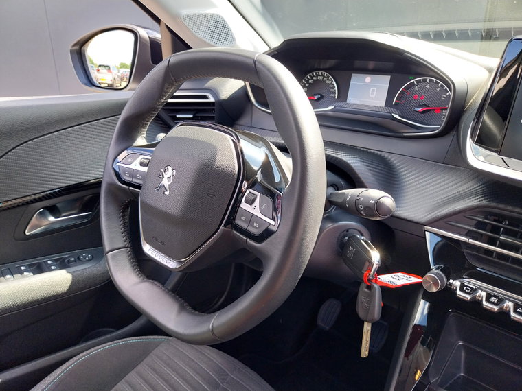 Vehicle Image 25