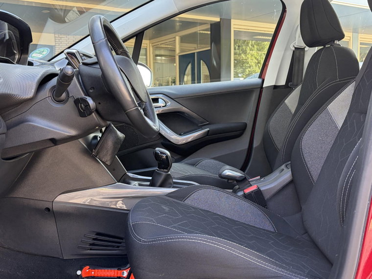 Vehicle Image 14