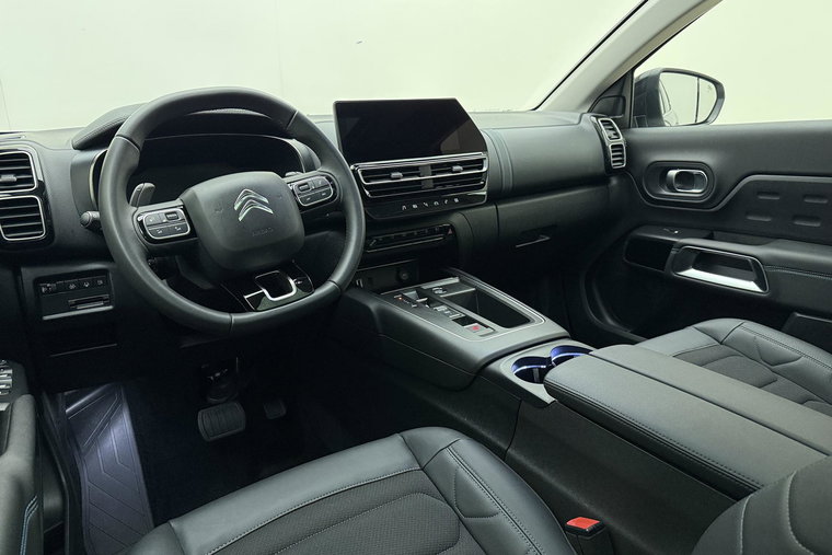 Vehicle Image 16