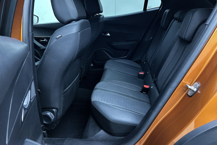Vehicle Image 25