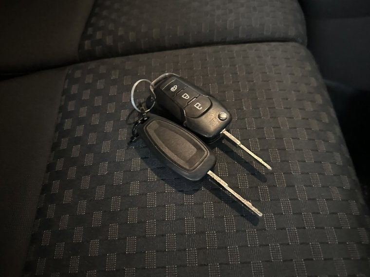 Vehicle Image 16