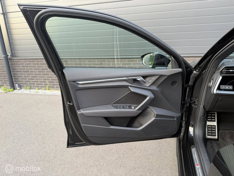 Vehicle Image 28