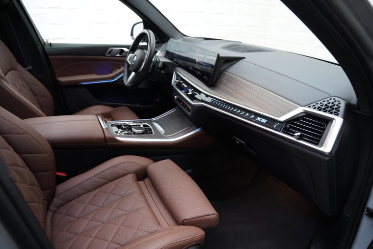 Vehicle Image 30