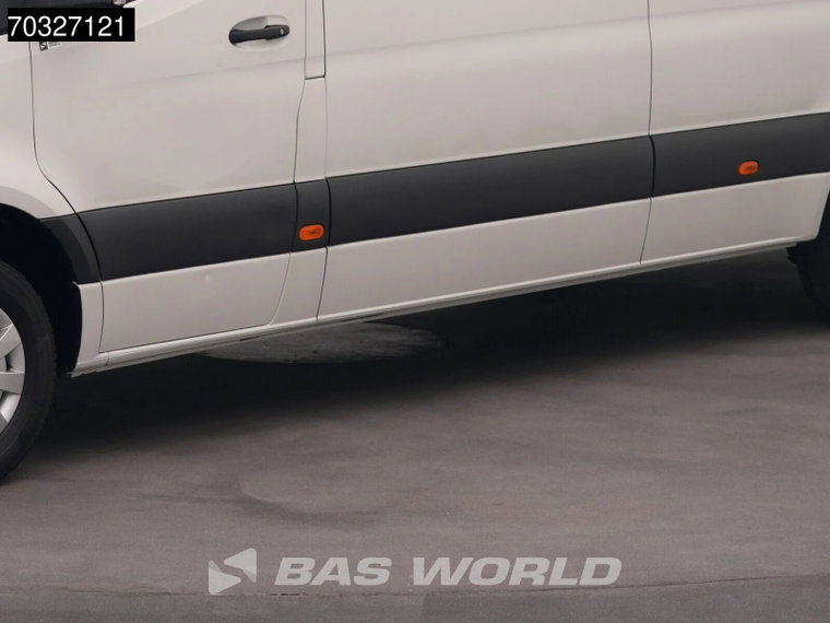 Vehicle Image 38