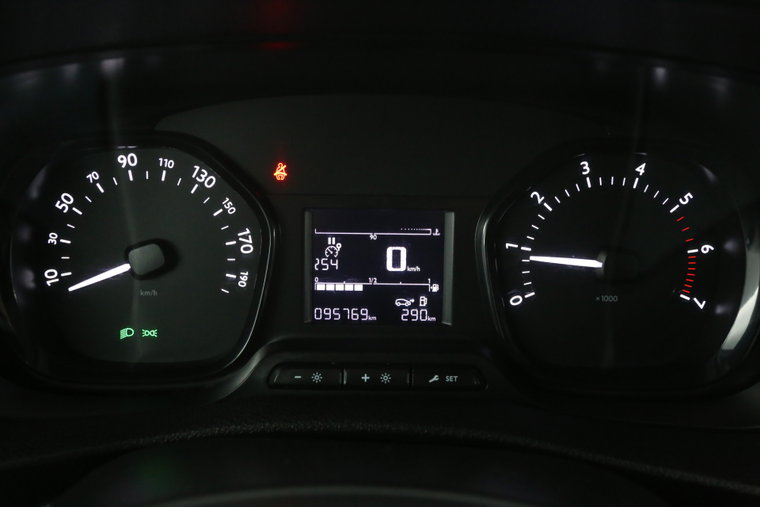 Vehicle Image 12
