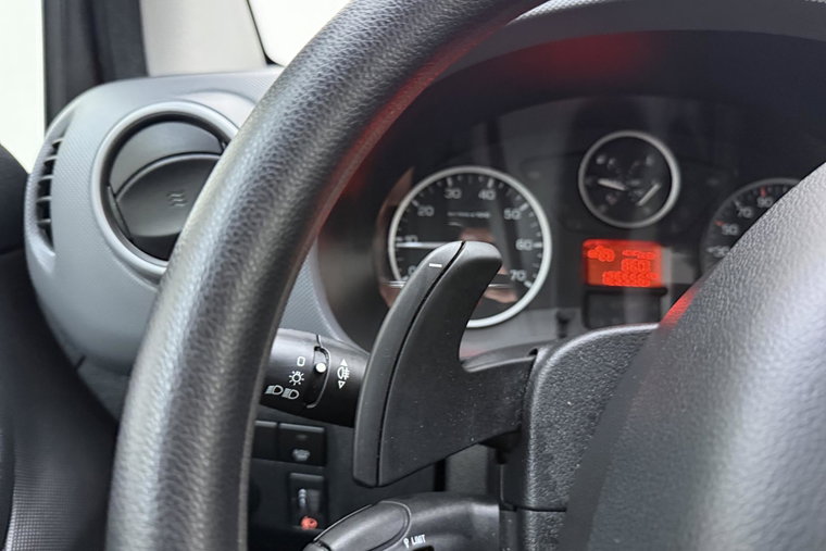 Vehicle Image 16