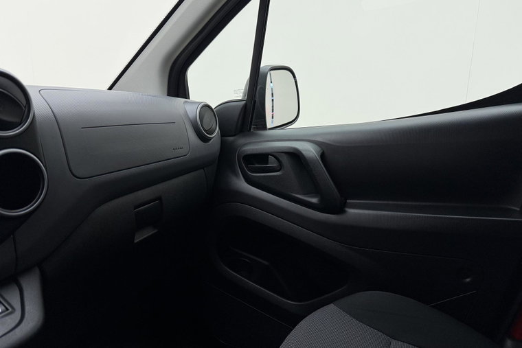 Vehicle Image 23