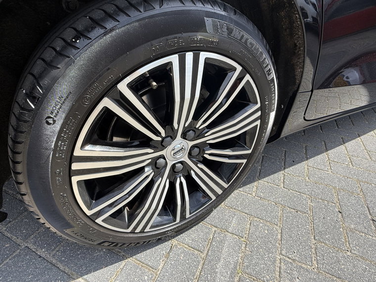 Vehicle Image 38