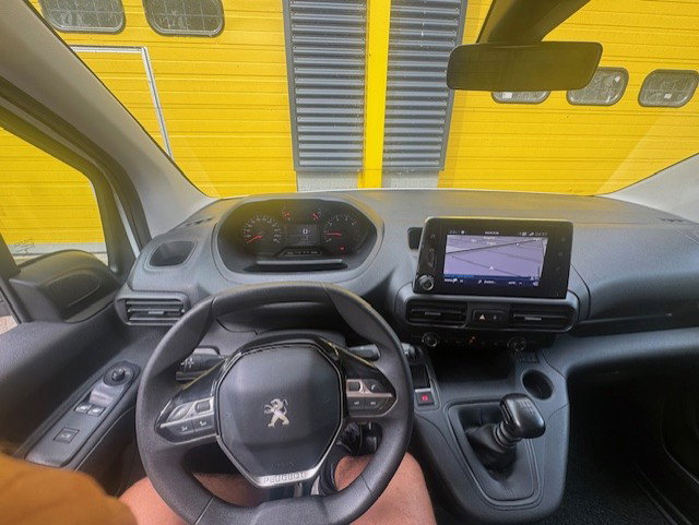 Vehicle Image 12