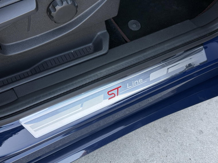 Vehicle Image 28