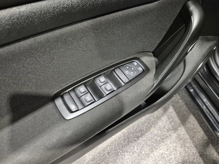 Vehicle Image 28
