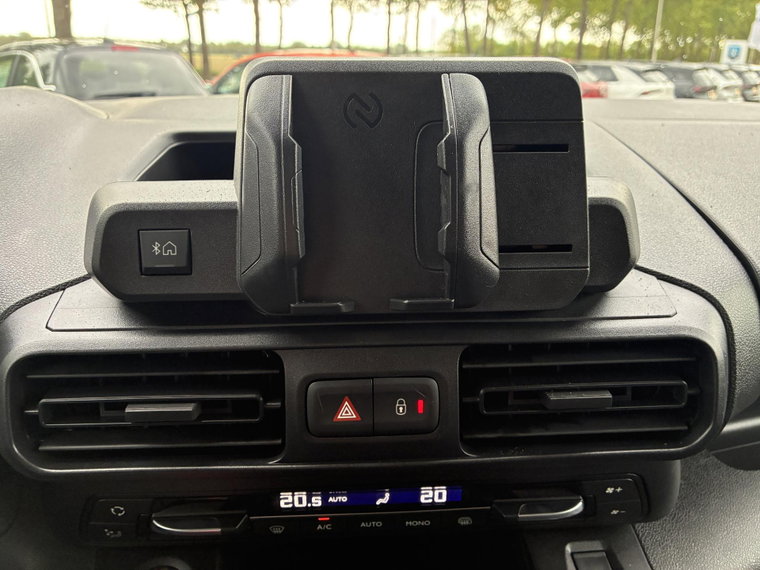 Vehicle Image 26