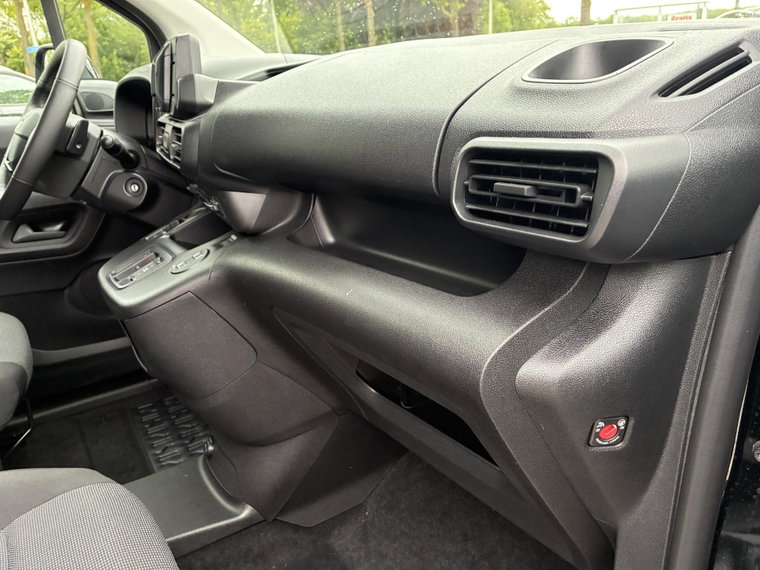 Vehicle Image 28