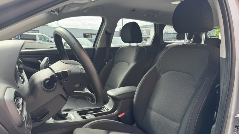 Vehicle Image 9