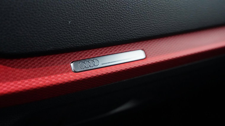 Vehicle Image 32