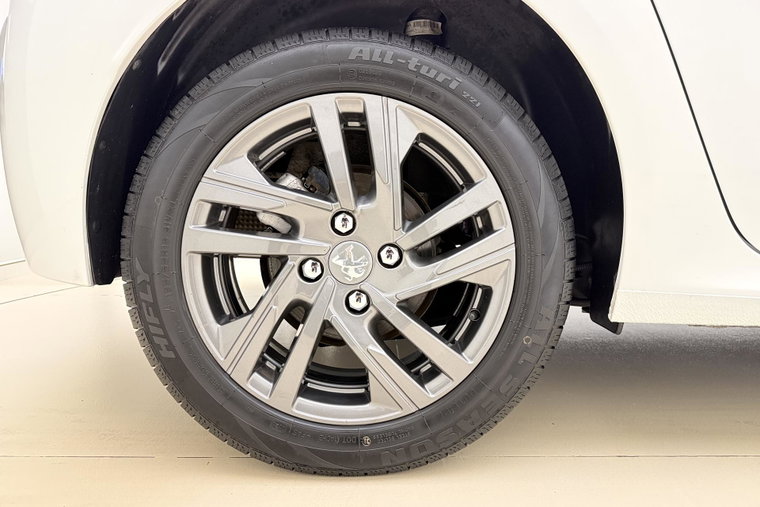 Vehicle Image 14