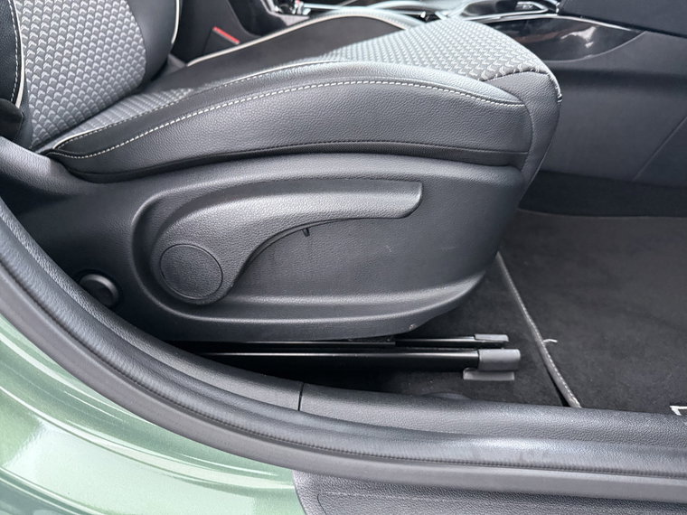 Vehicle Image 42