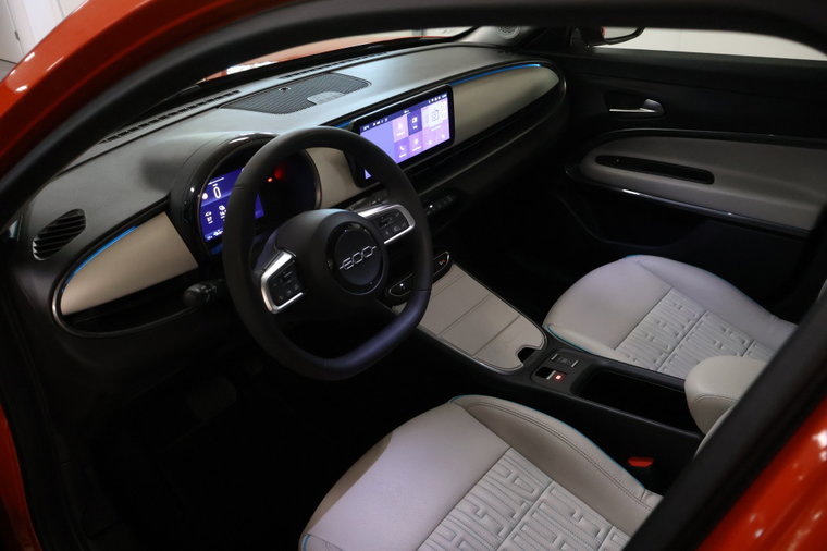 Vehicle Image 6