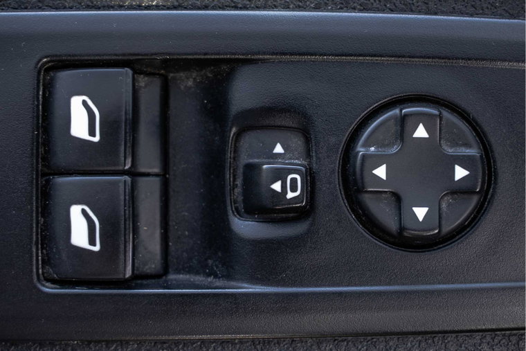 Vehicle Image 32