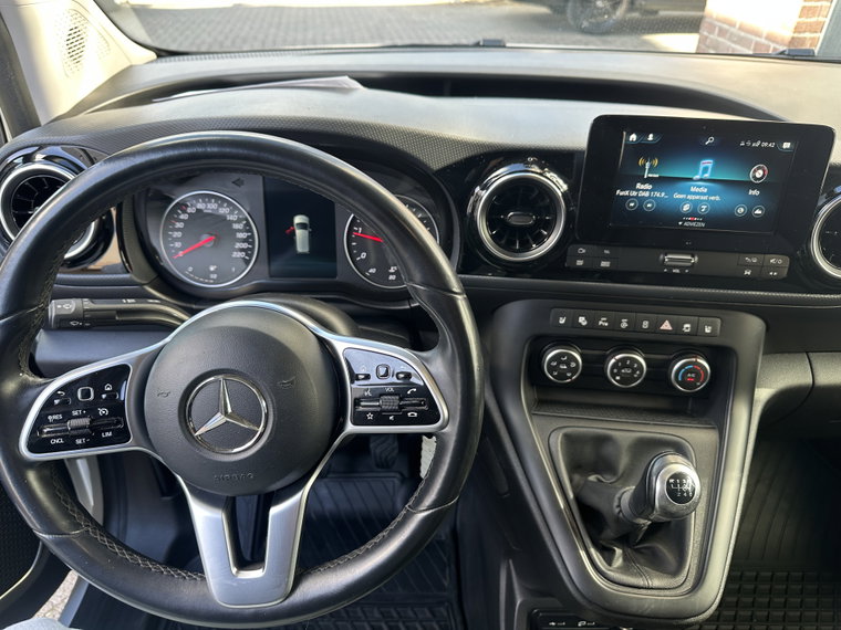 Vehicle Image 28