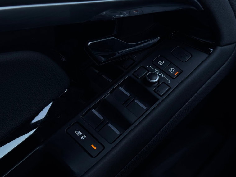 Vehicle Image 24