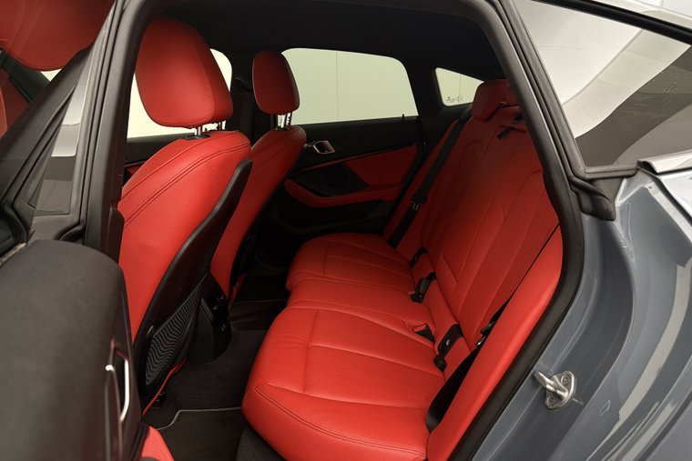 Vehicle Image 11