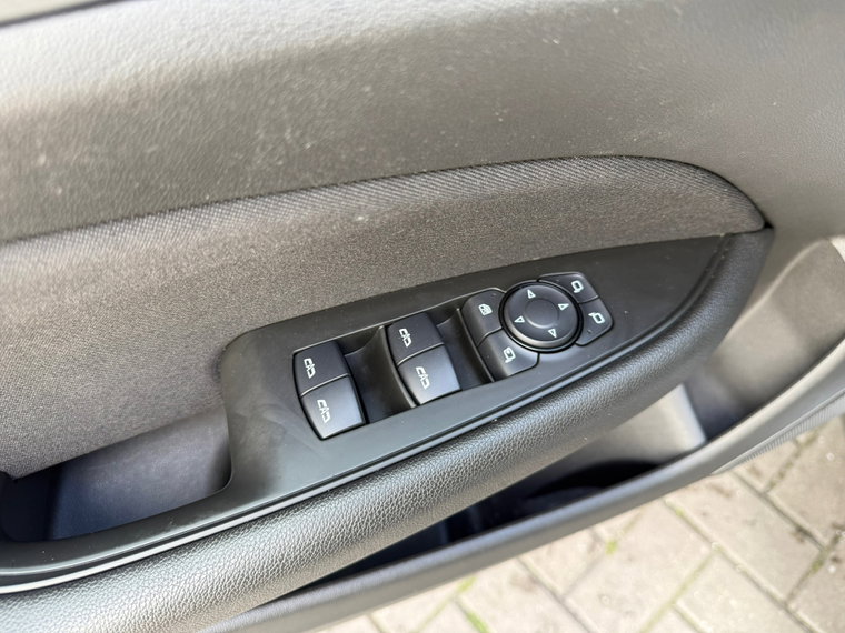 Vehicle Image 28