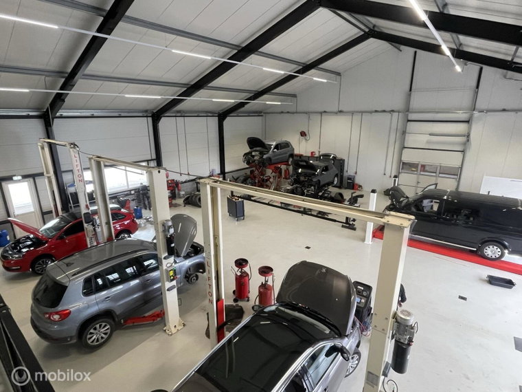 Vehicle Image 23