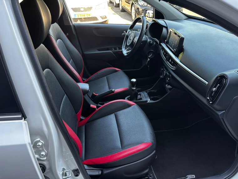Vehicle Image 17