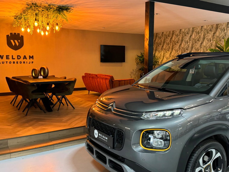 Vehicle Image 9