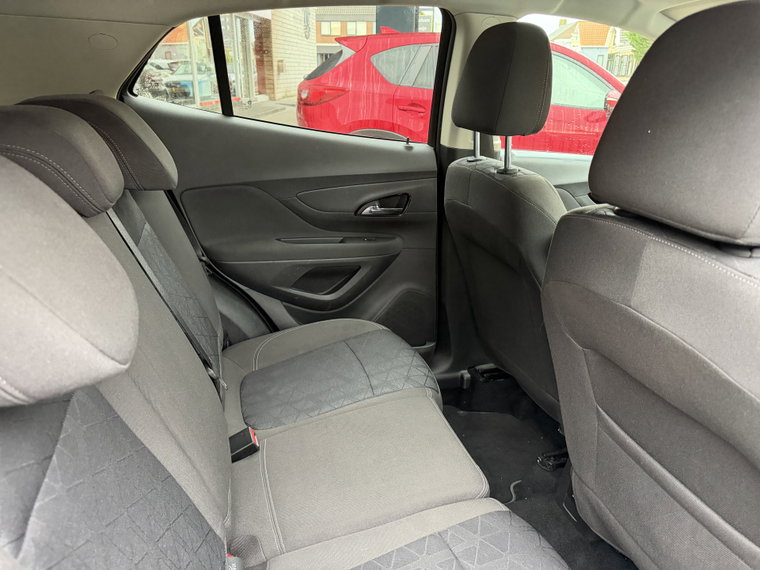 Vehicle Image 25