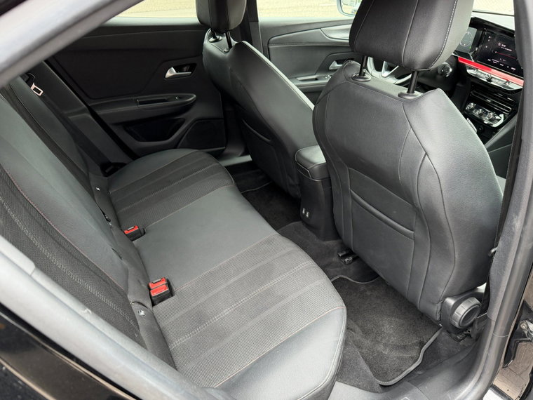 Vehicle Image 25