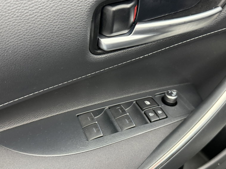 Vehicle Image 25