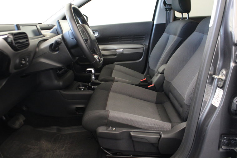Vehicle Image 16